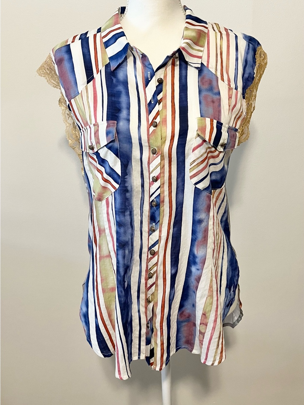 Pearls by Aratta Lace and Embroidery Blouse Top. Button Front. Size Small